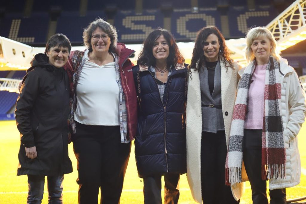 Womens Group, Gipuzkoa, Red, Femmes,