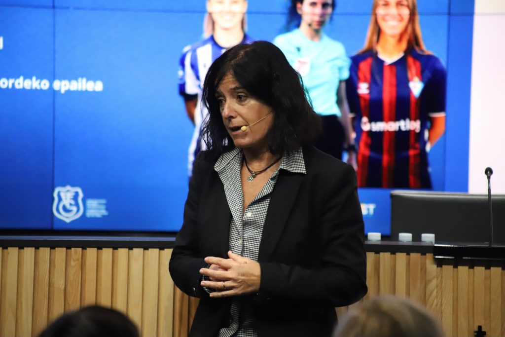 Womens Group, Gipuzkoa, Red, Femmes,