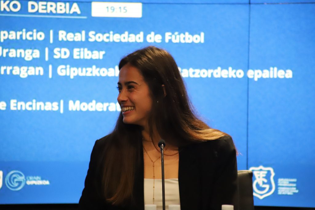 Womens Group, Gipuzkoa, Red, Femmes,